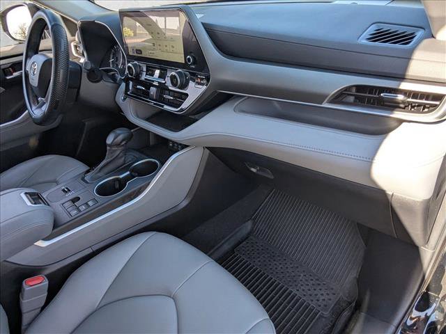 Used 2023 Toyota Highlander XLE image 24