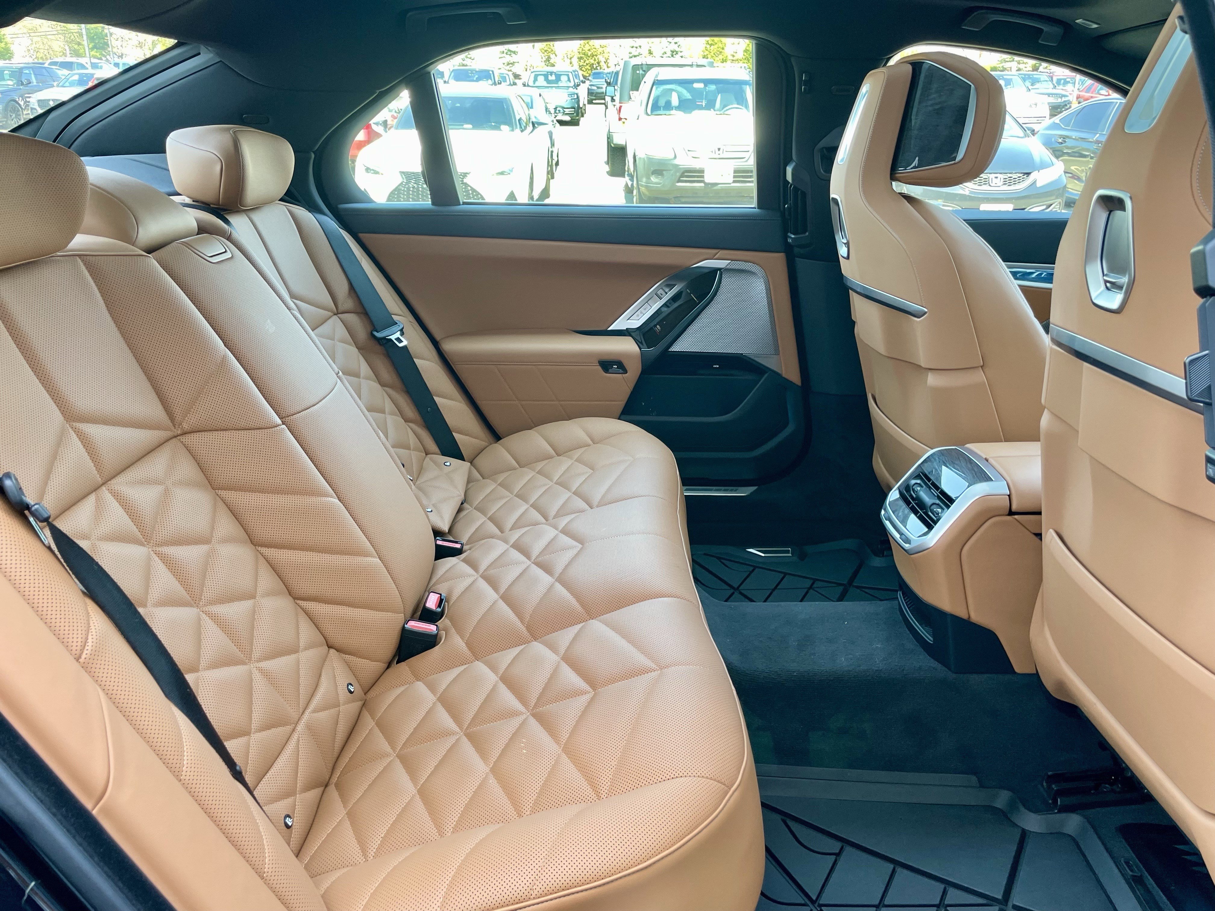 Used 2025 BMW 740i xDrive image 31