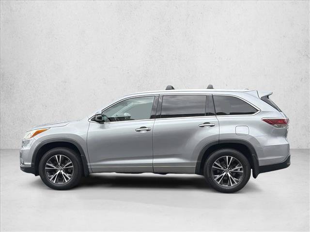 Used 2016 Toyota Highlander XLE w/ Four Season Floor Mat Package AWD/4WD image 8