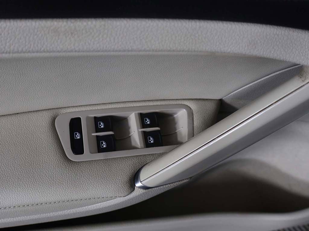Used 2016 Volkswagen Golf Limited Edition image 34