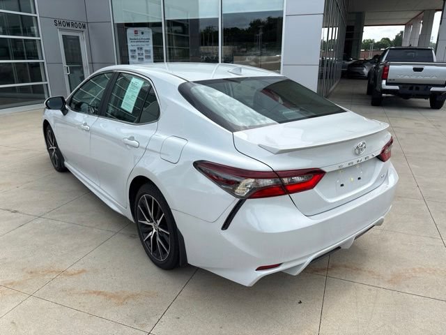 Used 2024 Toyota Camry SE w/ Cold Weather Package FWD image 5