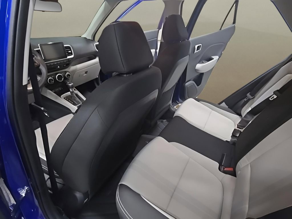 Used 2026 Hyundai Venue SEL FWD image 14