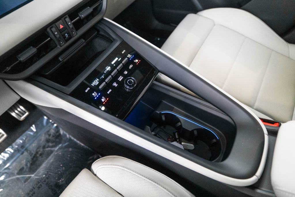 Certified 2025 Porsche Macan 4S Electric AWD/4WD image 23