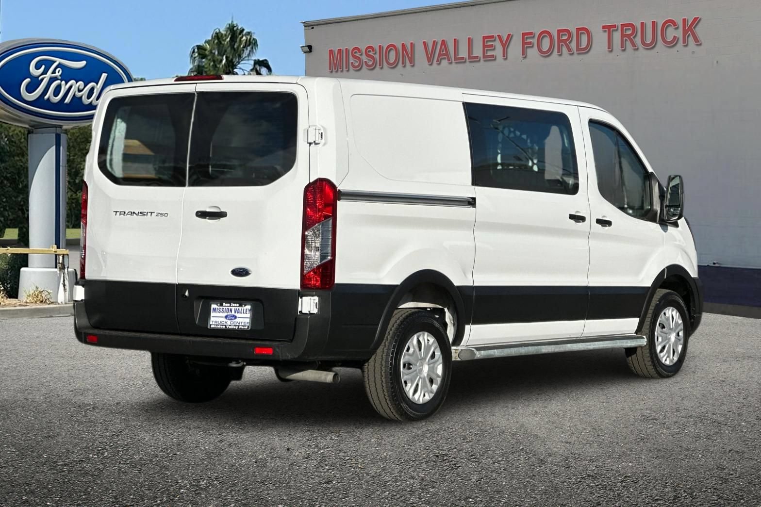 Used 2025 Ford Transit 250 Low Roof w/ Exterior Upgrade Package RWD image 4