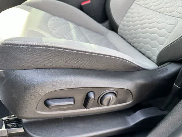 Used 2021 Chevrolet Equinox LS w/ LS Convenience Package FWD image 5