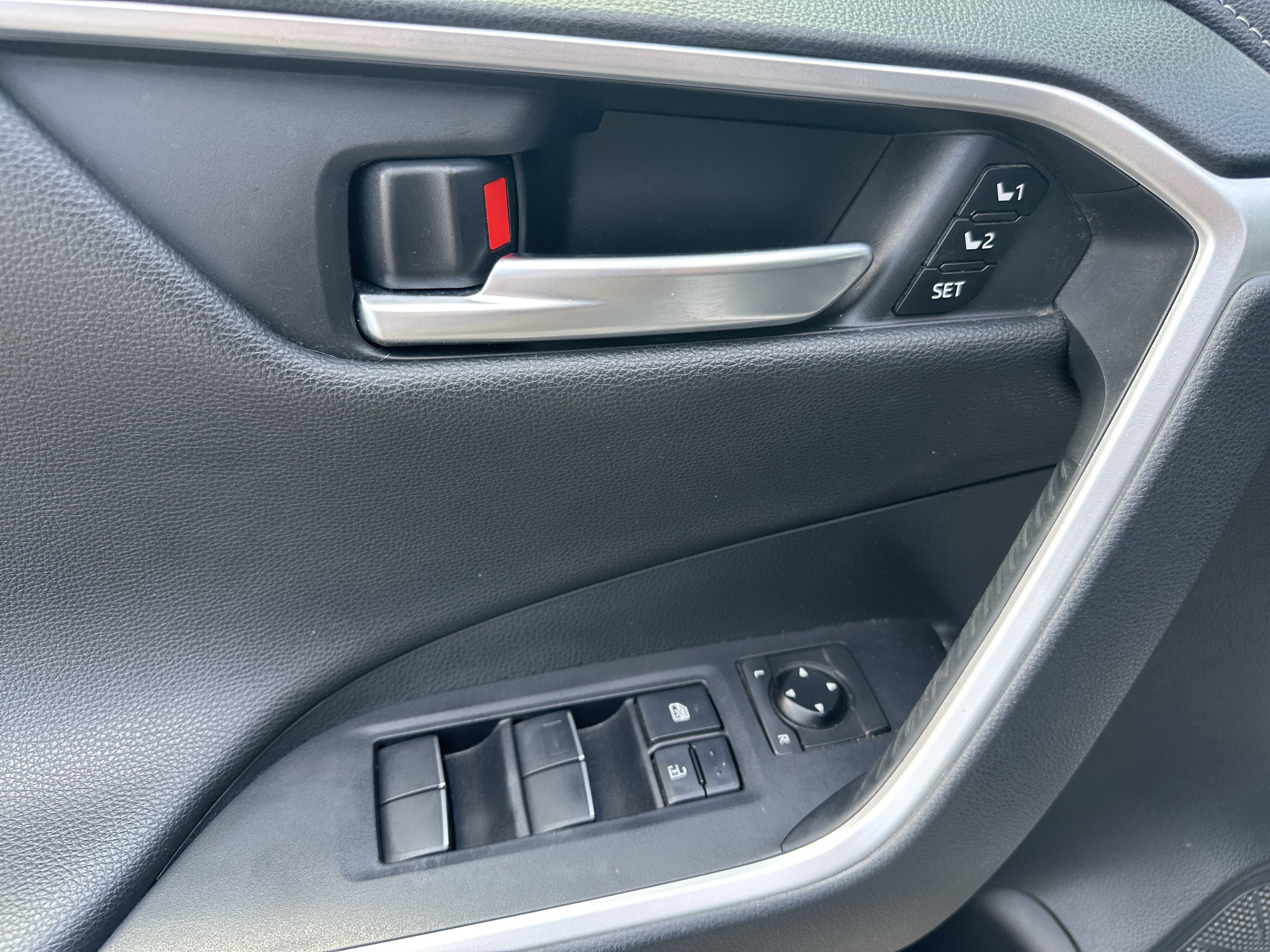 Used 2019 Toyota RAV4 Limited w/ Advanced Technology Package AWD/4WD image 14