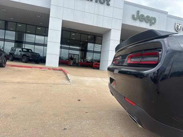 Used 2023 Dodge Challenger SXT RWD image 9