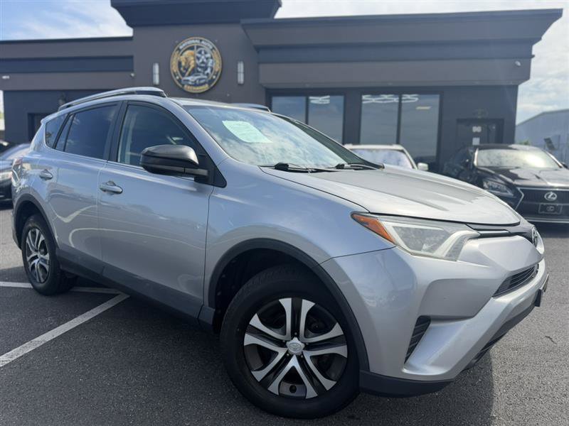 Used 2016 Toyota RAV4 LE AWD/4WD image 7