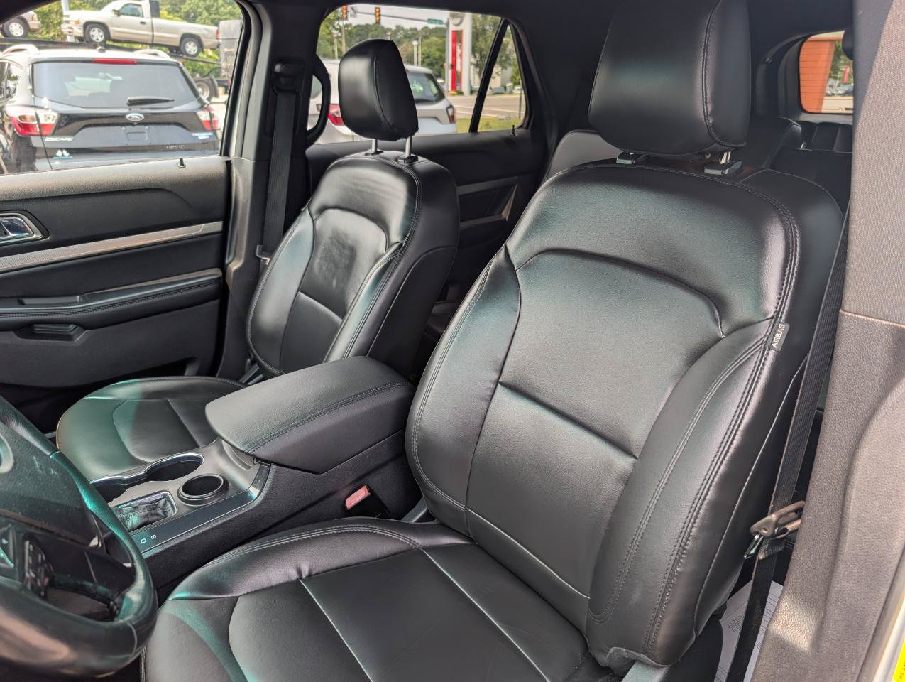 Used 2019 Ford Explorer XLT w/ Equipment Group 202A FWD image 15