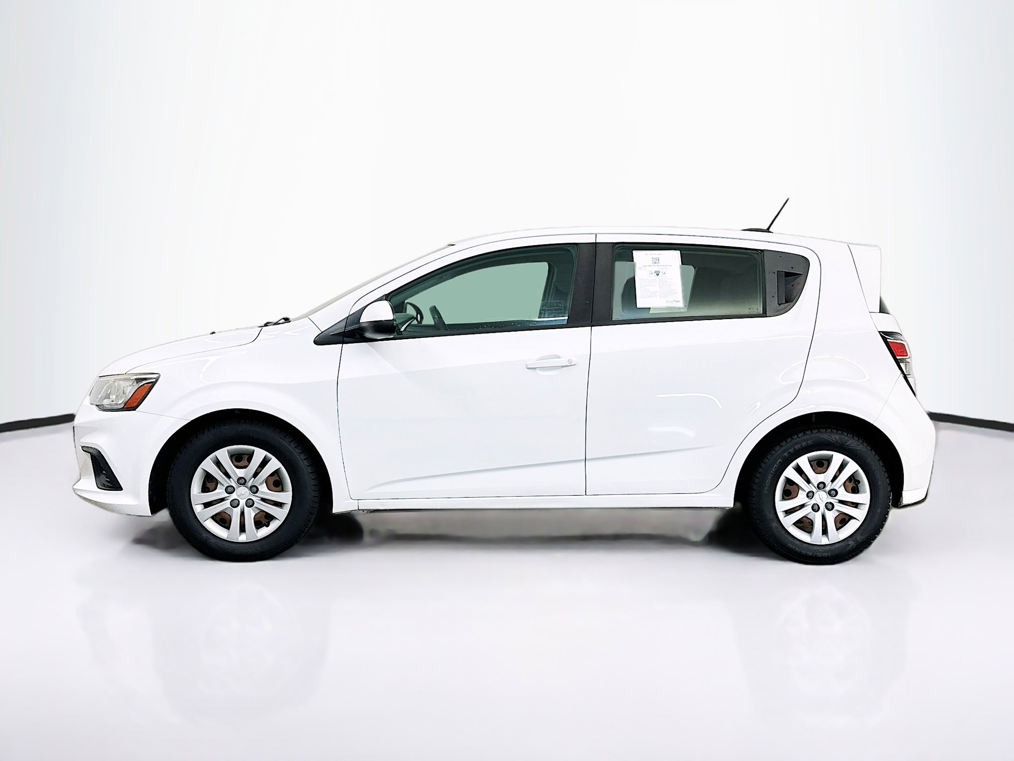 Used 2017 Chevrolet Sonic LT FWD image 4
