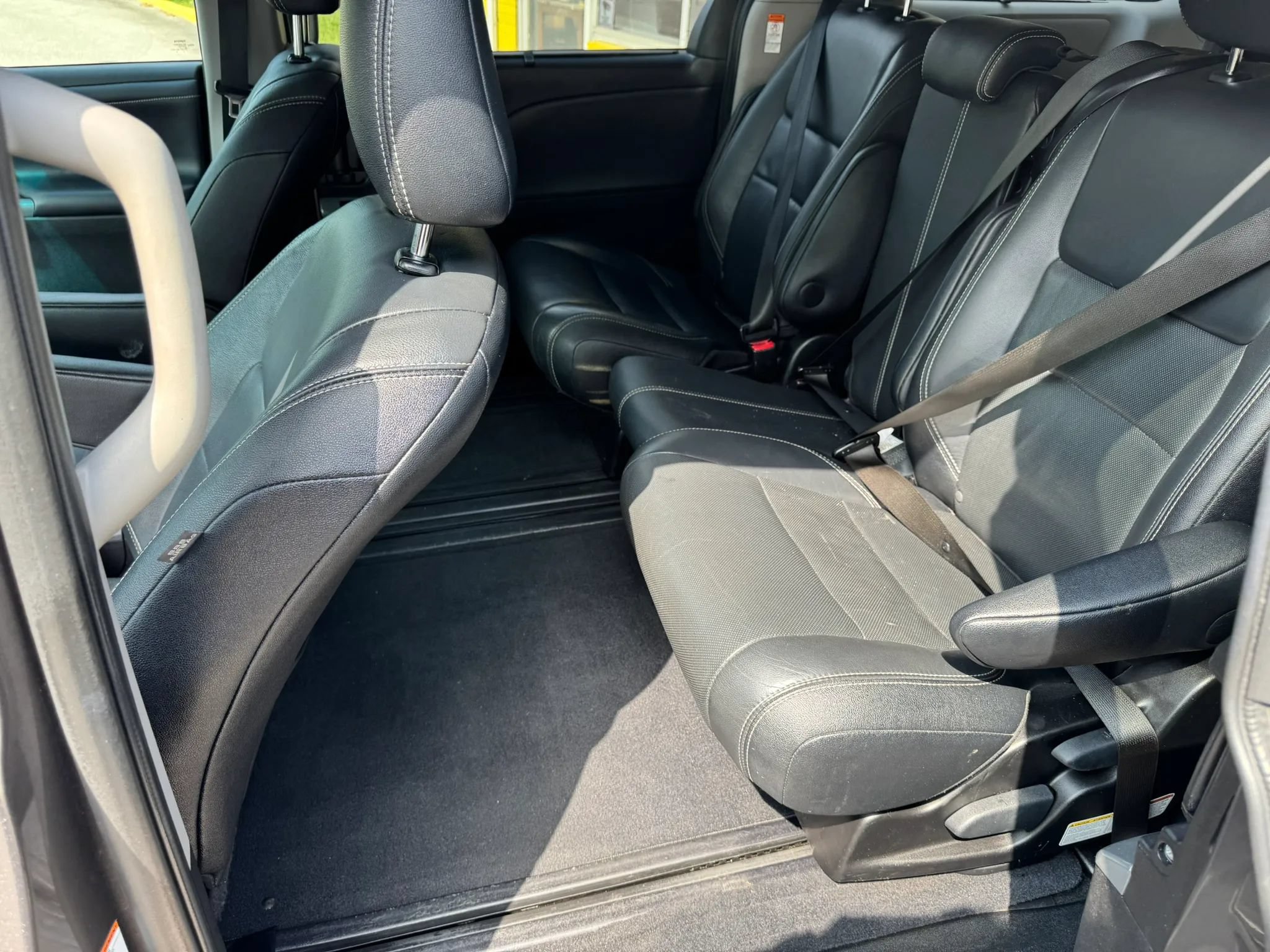 Used 2015 Toyota Sienna SE w/ SE Preferred Package FWD image 18