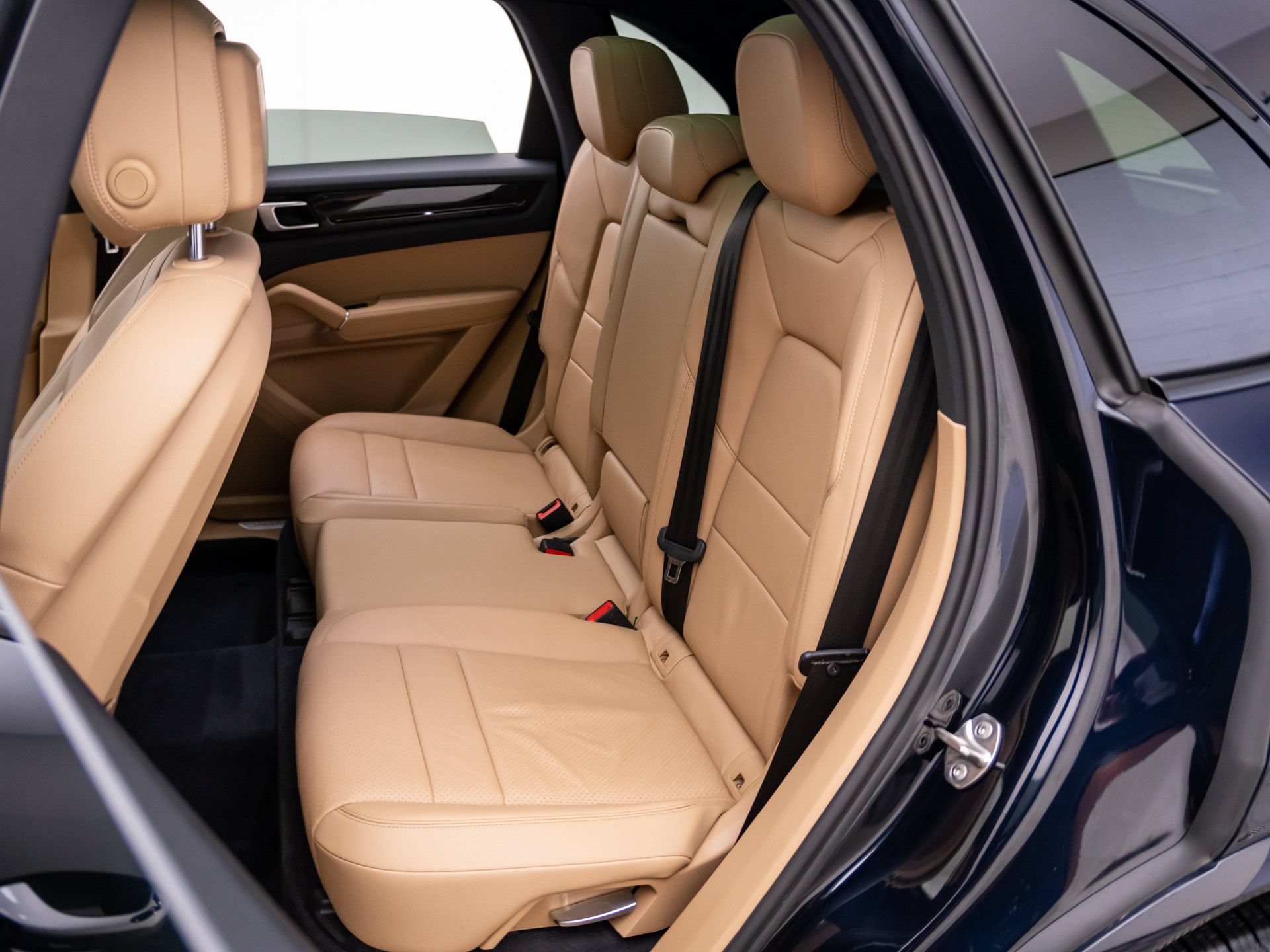Used 2020 Porsche Cayenne AWD/4WD image 16