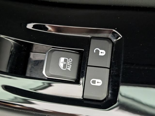 Used 2023 Jeep Grand Cherokee L Overland AWD/4WD image 37