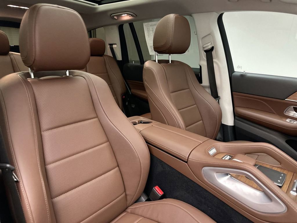 Used 2024 Mercedes-Benz GLS 450 4MATIC image 18