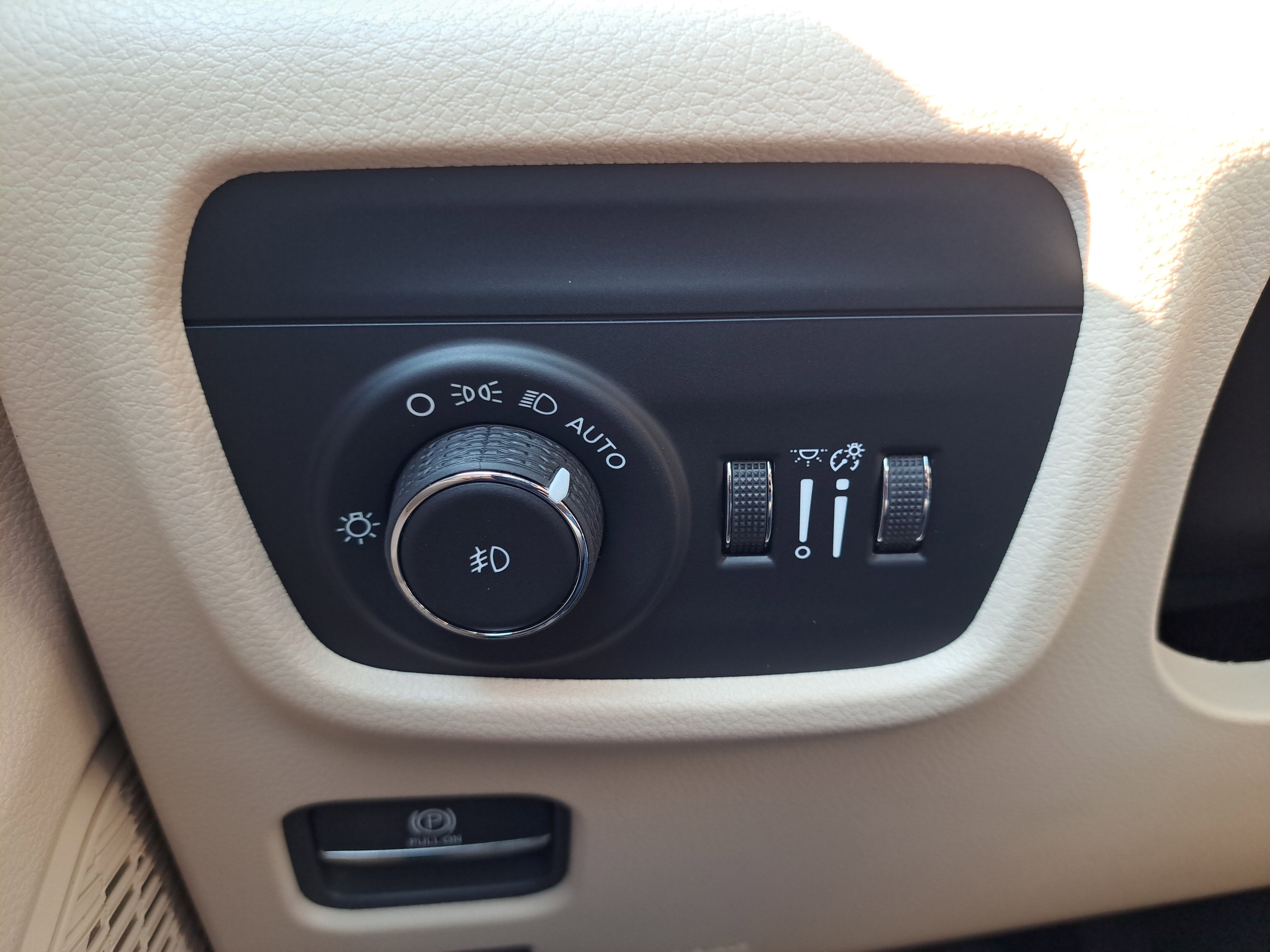 New 2025 Jeep Grand Cherokee Limited w/ Luxury Tech Group II image 24