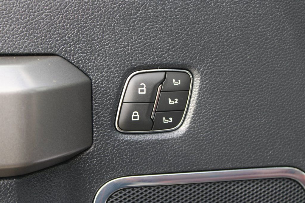 Certified 2022 Ford F450 Platinum w/ FX4 Off-Road Package image 22