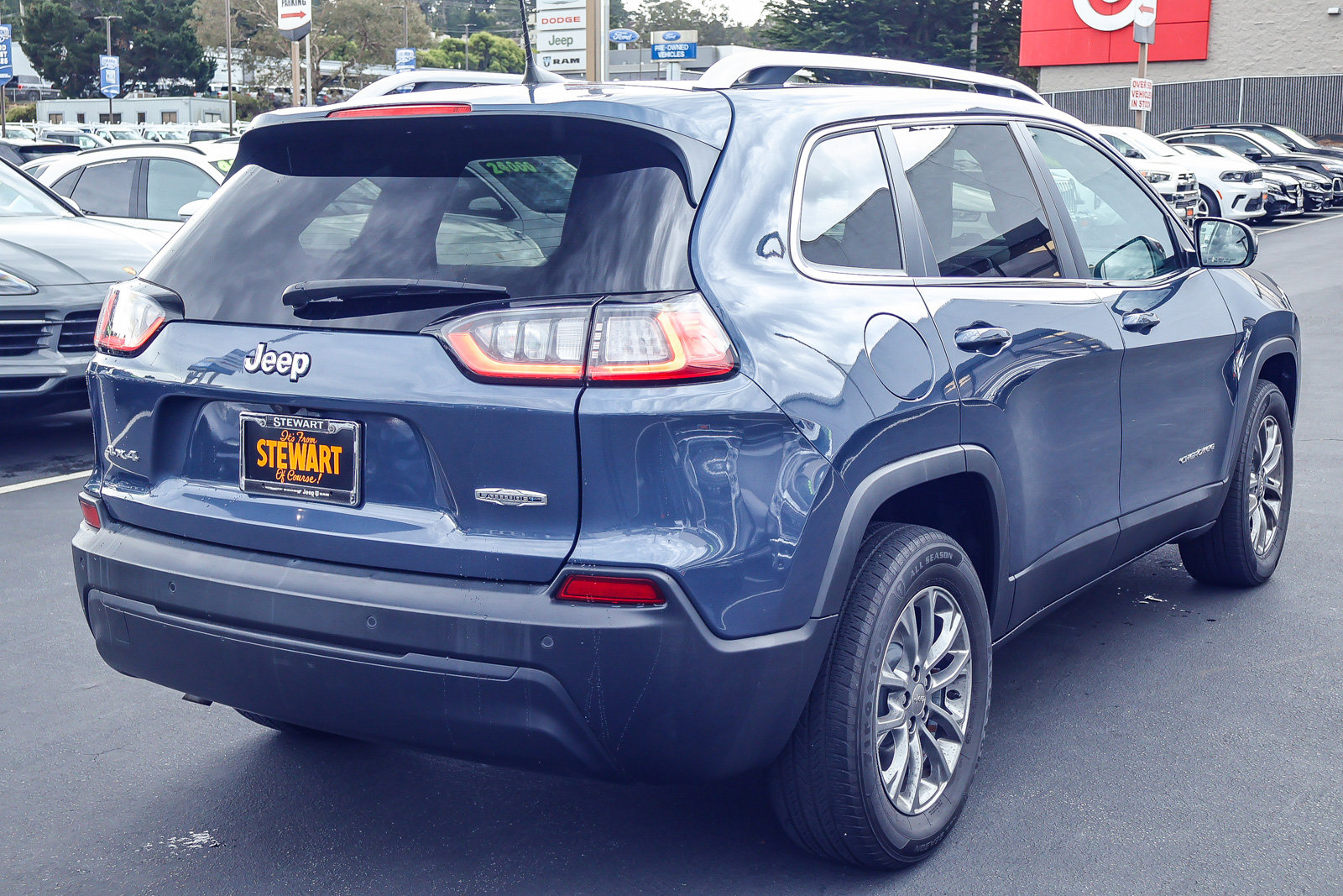 Used 2020 Jeep Cherokee Latitude Plus w/ Comfort/Convenience Group AWD/4WD image 20