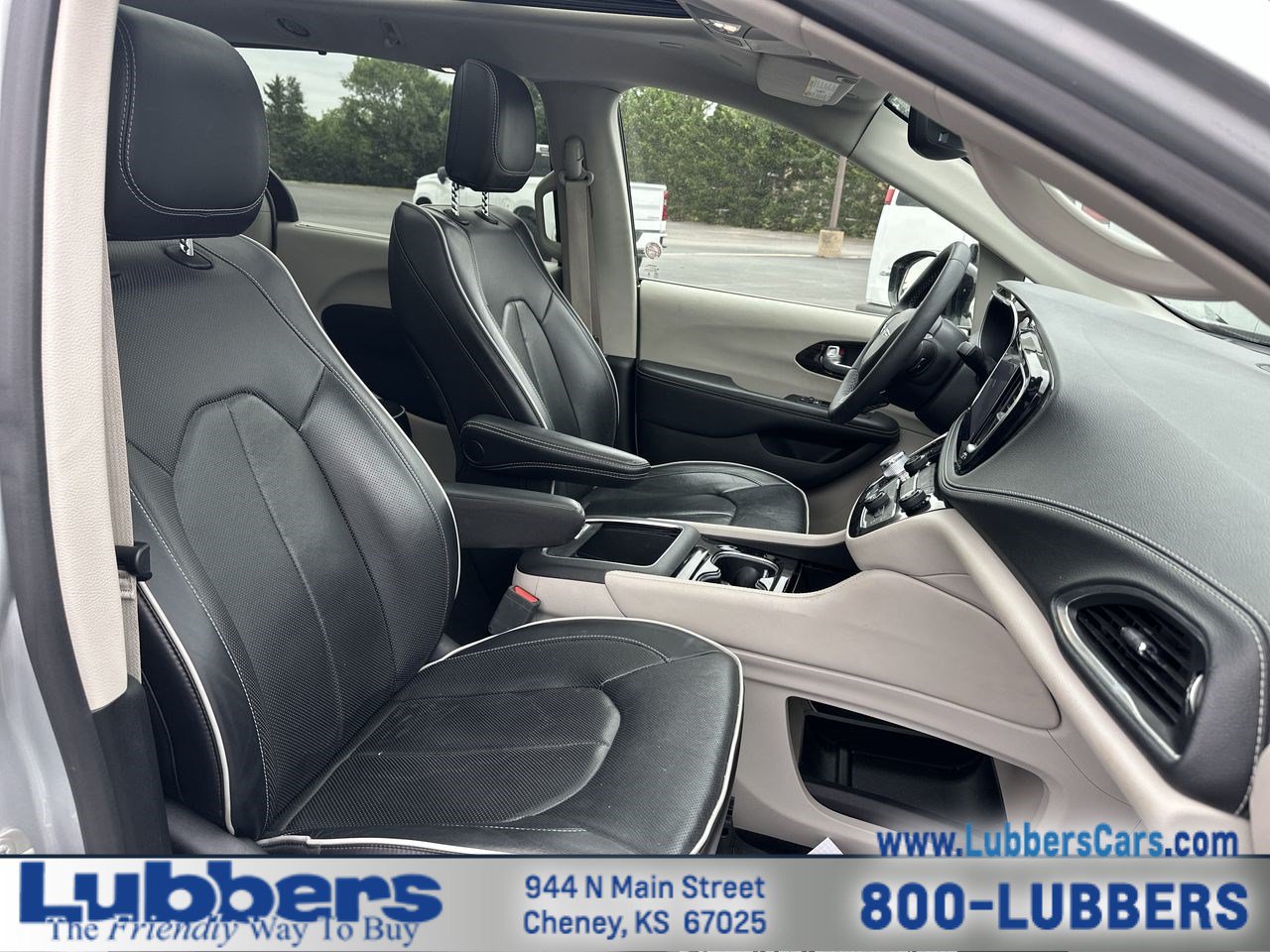 Used 2024 Chrysler Pacifica Limited FWD image 24