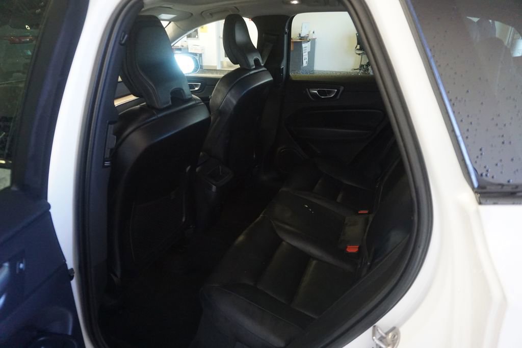 Used 2024 Volvo XC60 B5 Plus AWD/4WD image 21