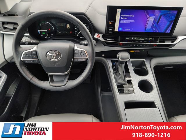 Used 2025 Toyota Sienna XLE image 29