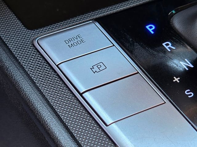 Used 2023 Hyundai Elantra SE image 32
