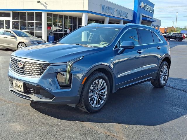 Used 2024 Cadillac XT4 Premium Luxury image 3