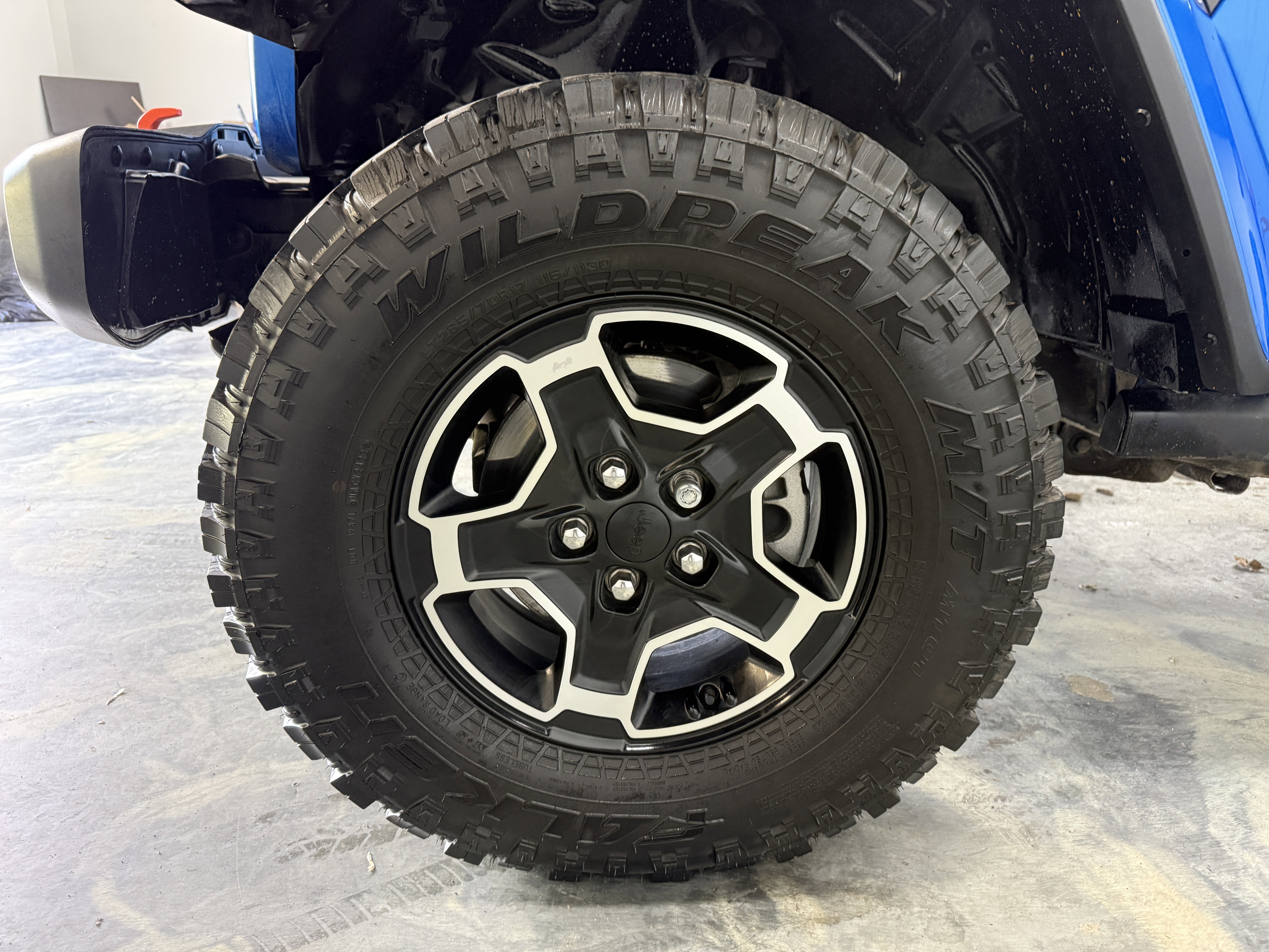 Used 2023 Jeep Gladiator Mojave w/ Dual Top Group image 25