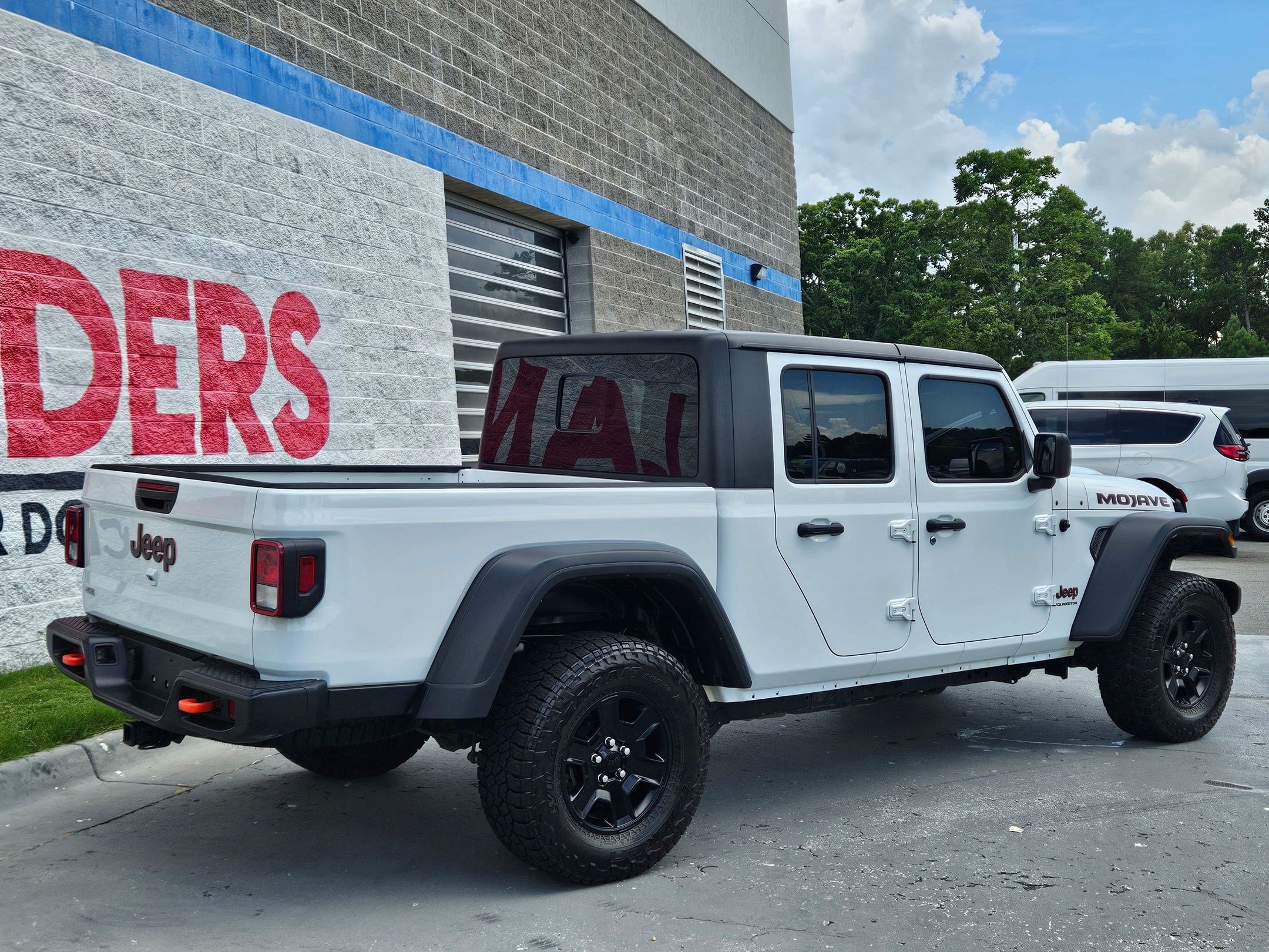 Used 2023 Jeep Gladiator Mojave w/ Cold Weather Group AWD/4WD image 7