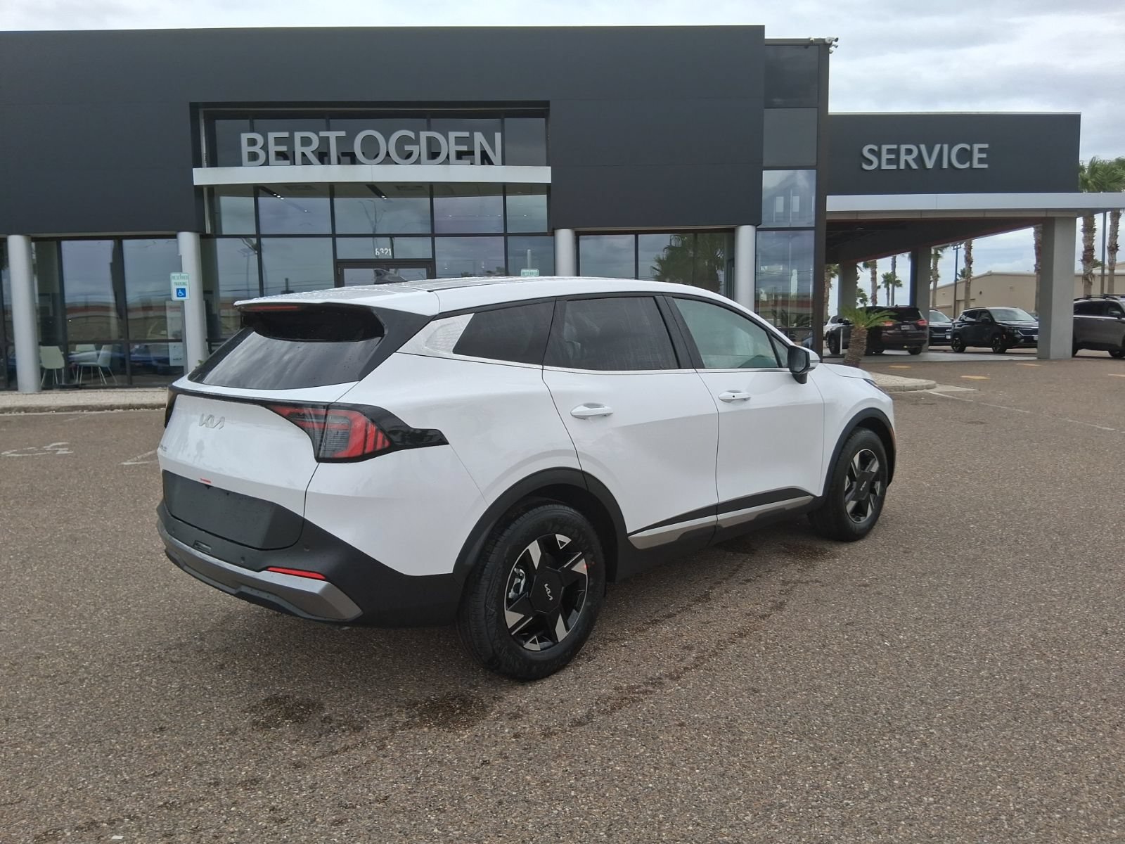 New 2026 Kia Sportage LX w/ LX Convenience Package FWD image 4