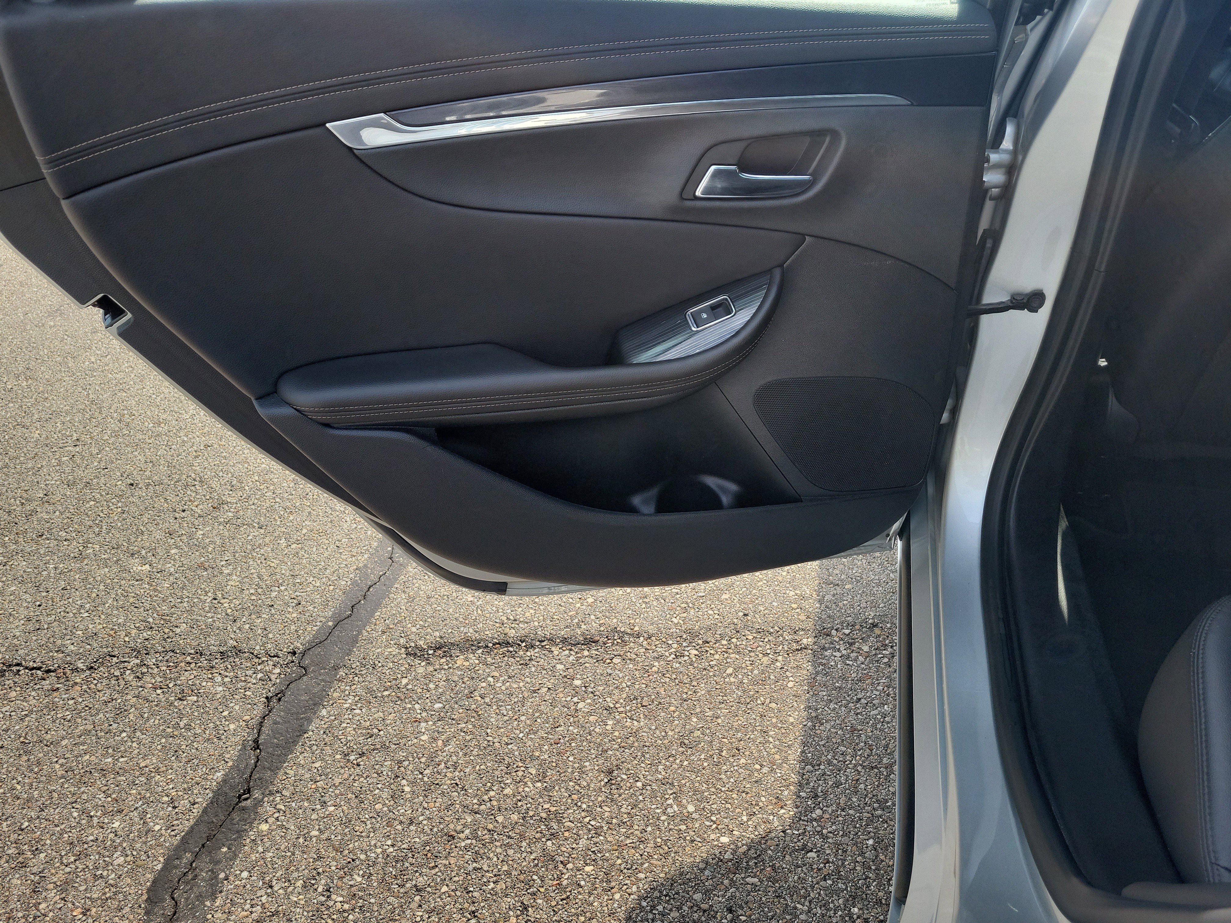 Used 2018 Chevrolet Impala LT image 14