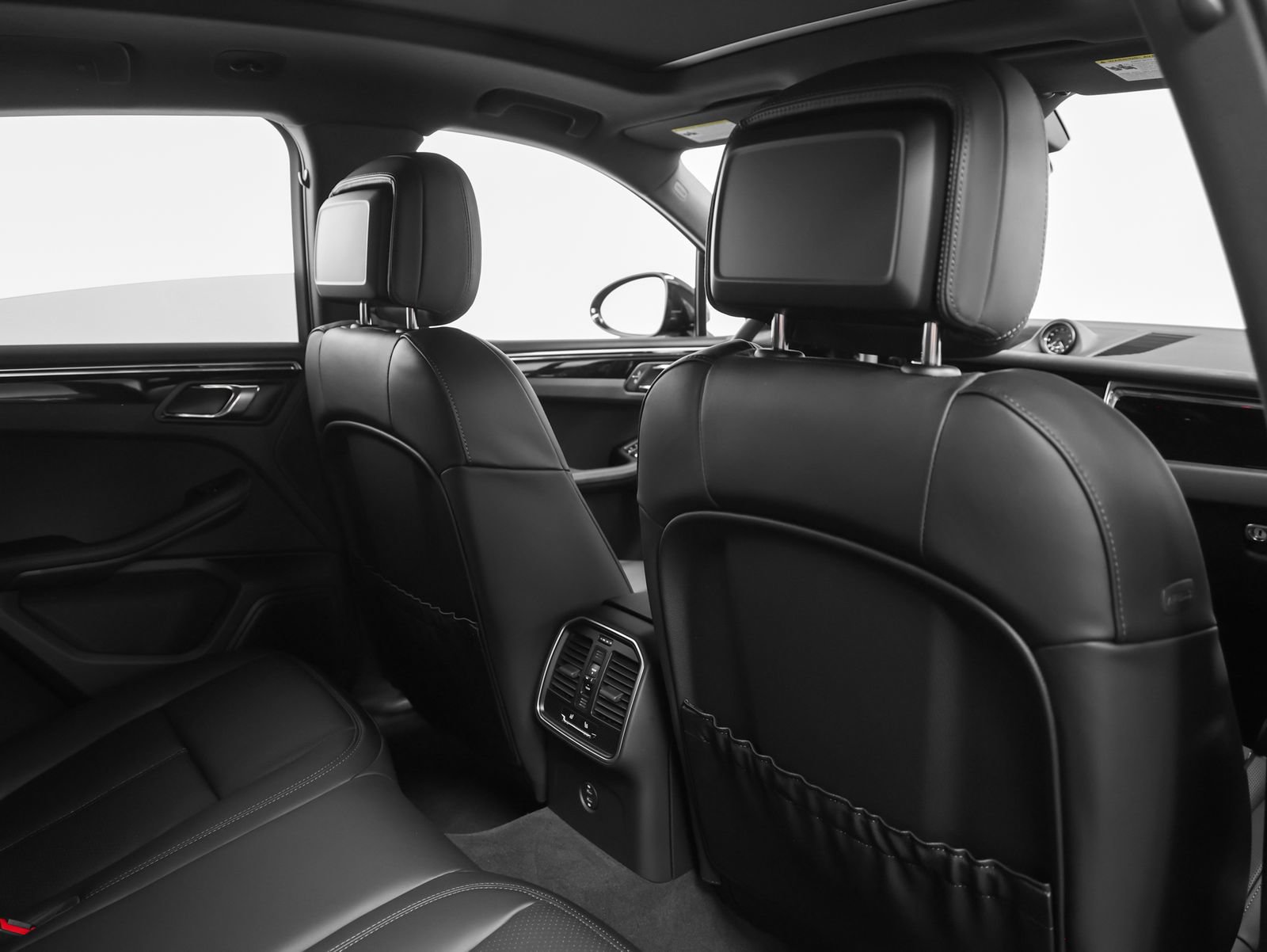 New 2026 Porsche Macan AWD/4WD image 25