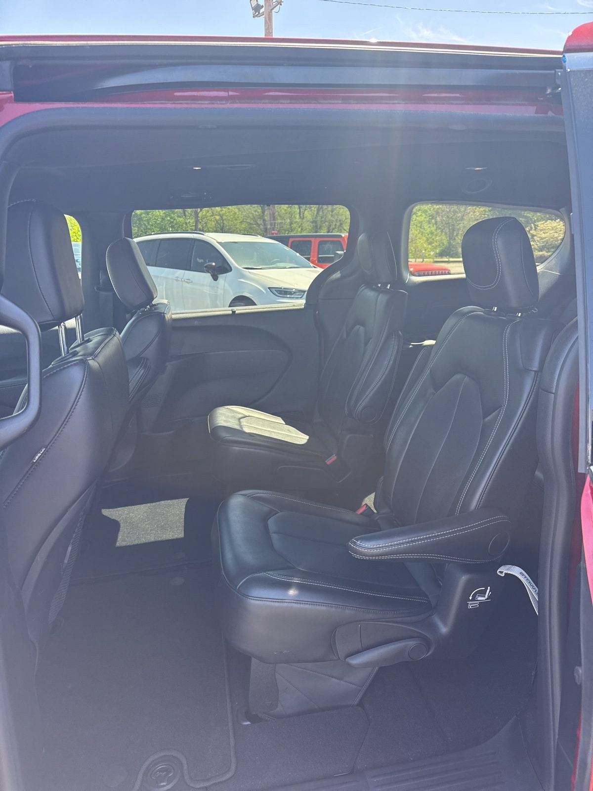 Used 2025 Chrysler Pacifica Select FWD image 25