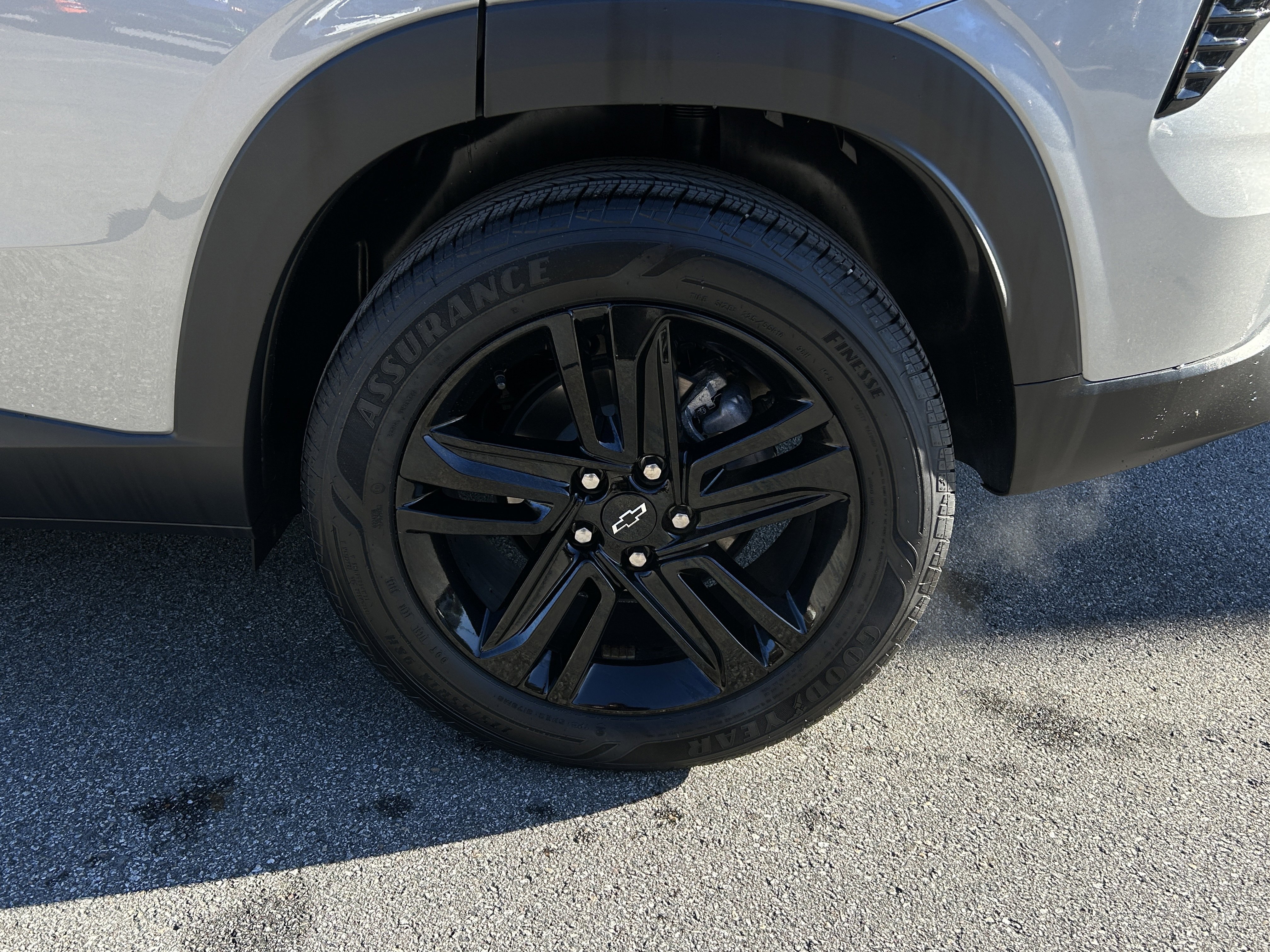 Used 2024 Chevrolet Trax ACTIV w/ Sunroof Package image 7