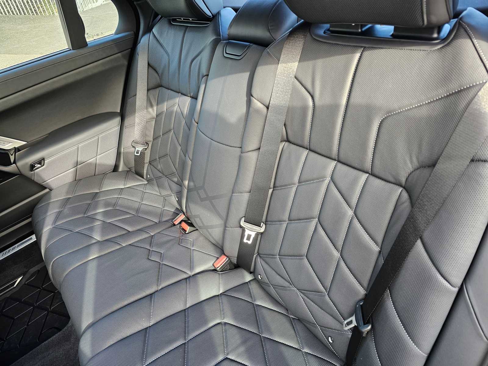 New 2024 BMW i7 xDrive60 image 18