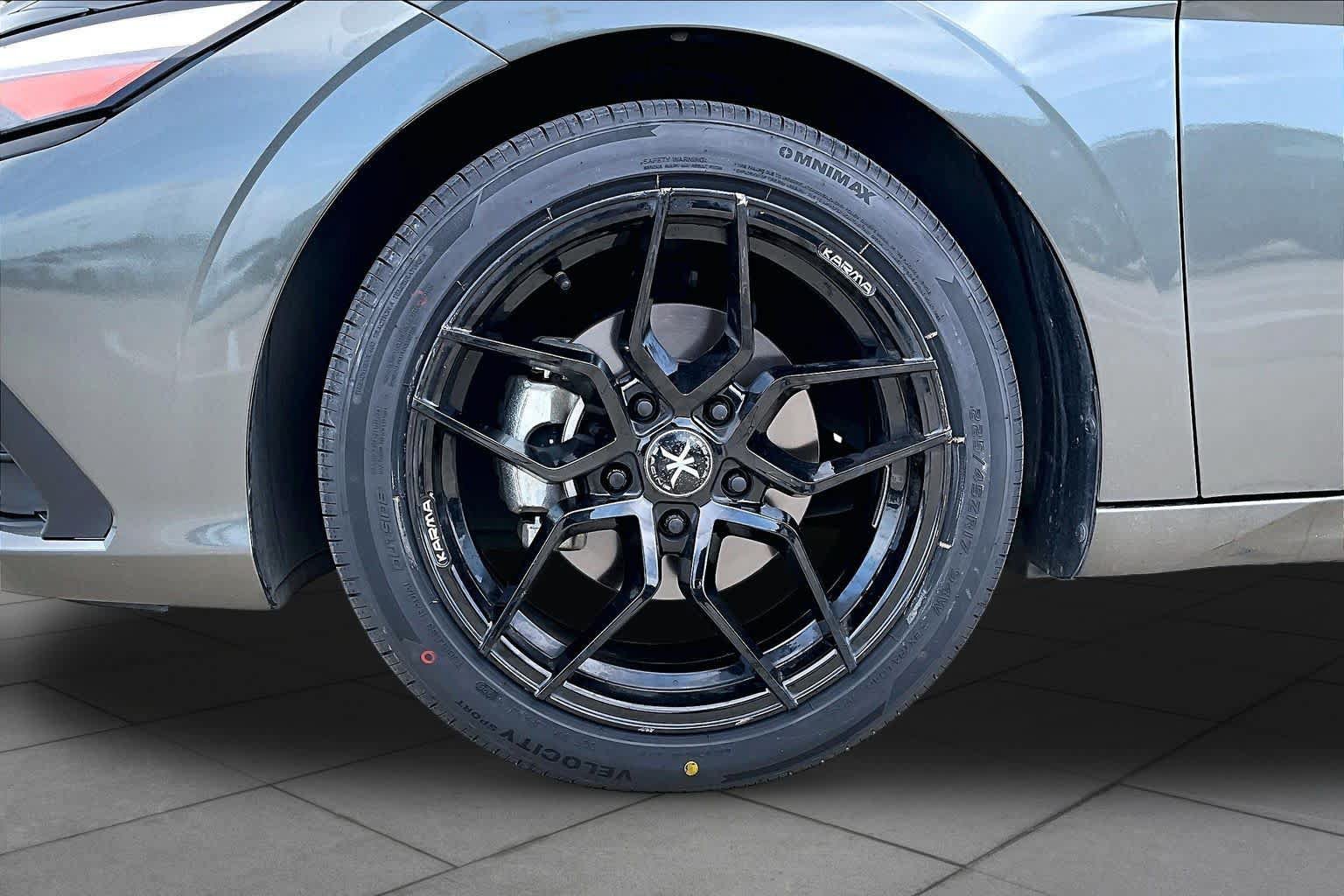 Used 2025 Hyundai Elantra Sport FWD image 10