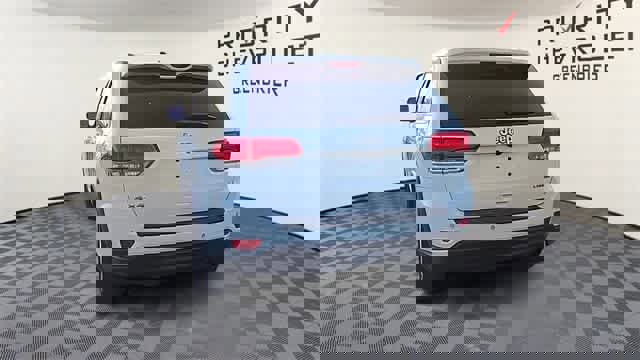 Used 2019 Jeep Grand Cherokee Laredo image 7