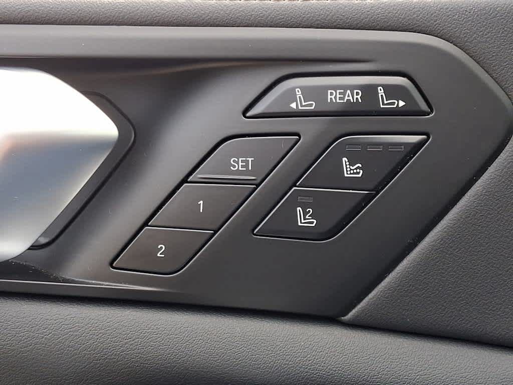 Used 2025 BMW X7 M60i AWD/4WD image 30