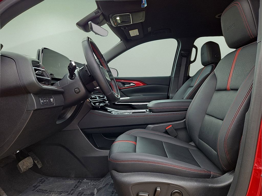 Used 2025 Chevrolet Traverse RS image 25