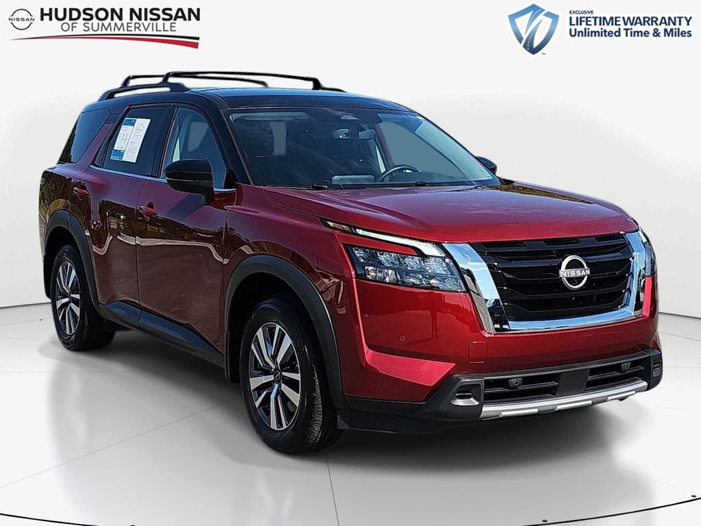 Used 2025 Nissan Pathfinder SL FWD image 1