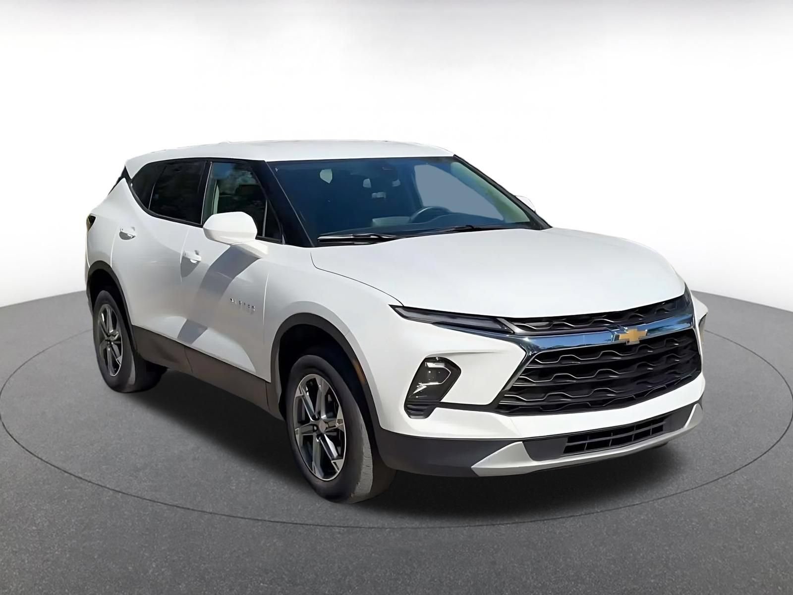 Used 2026 Chevrolet Blazer LT FWD image 3