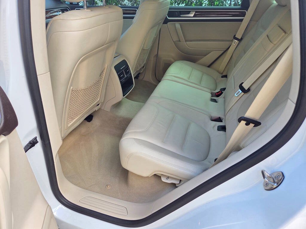 Used 2014 Volkswagen Touareg TDI AWD/4WD image 21
