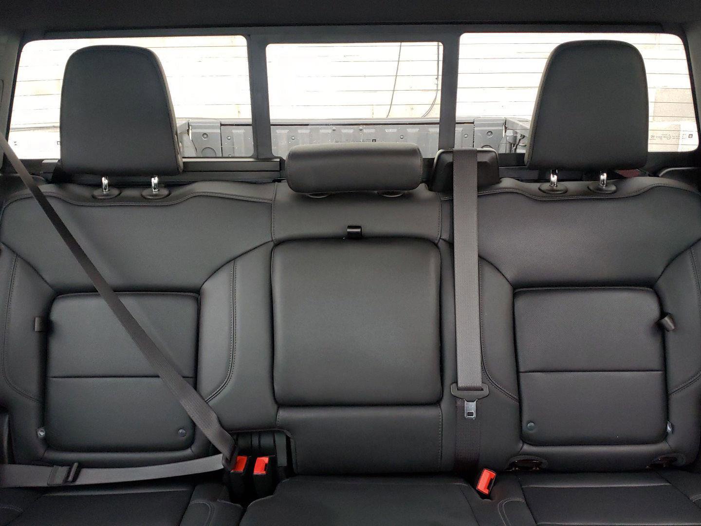 Used 2024 GMC Sierra 2500 SLT w/ SLT Premium Package image 9