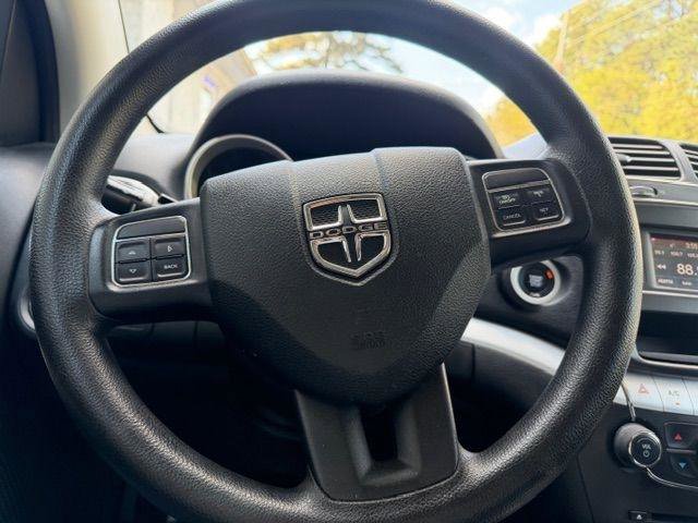 Used 2017 Dodge Journey SE w/ Flexible Seating Group image 18