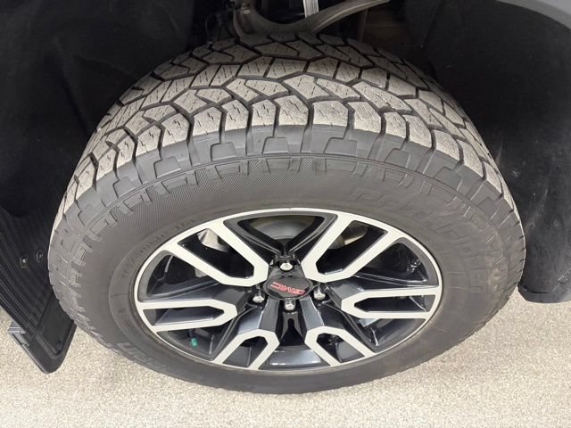 Used 2025 GMC Sierra 1500 AT4 w/ Technology Package AWD/4WD image 16