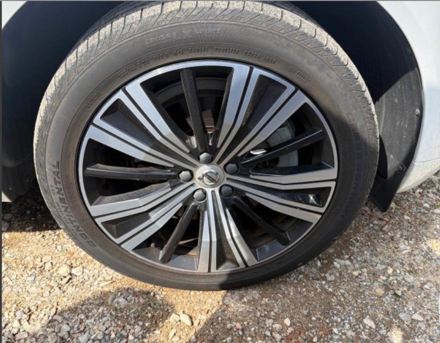 Used 2023 Volvo XC60 T8 Plus image 5