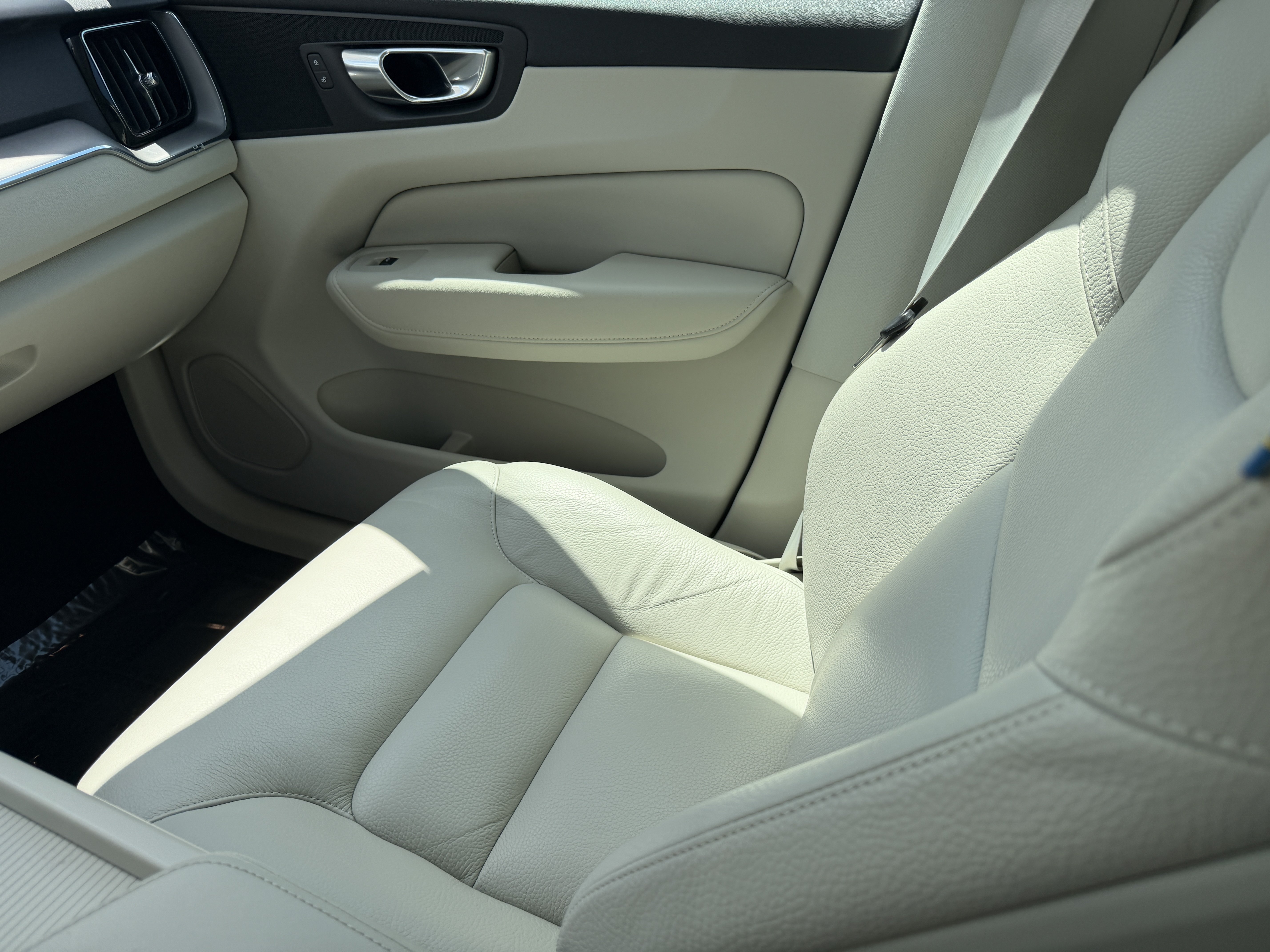 Certified 2024 Volvo XC60 B5 Core AWD/4WD image 15