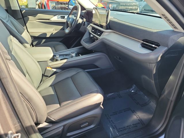 Used 2025 Ford Explorer Active RWD image 17