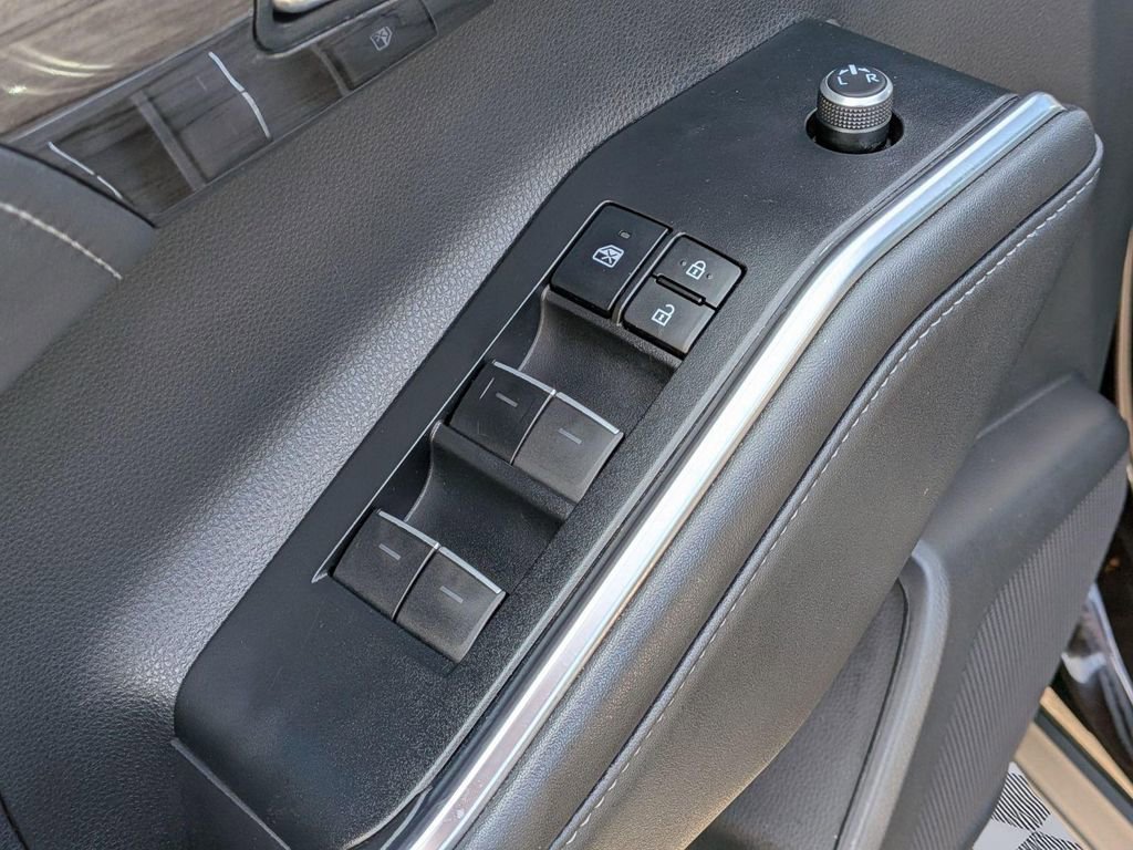 Used 2022 Toyota Highlander Limited image 10