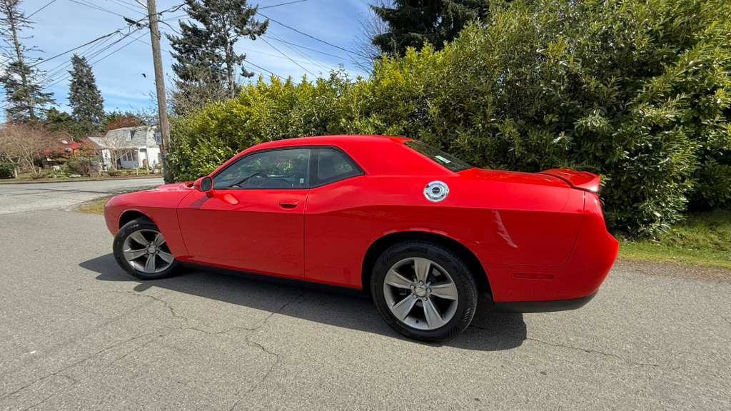 Used 2019 Dodge Challenger SXT RWD image 3