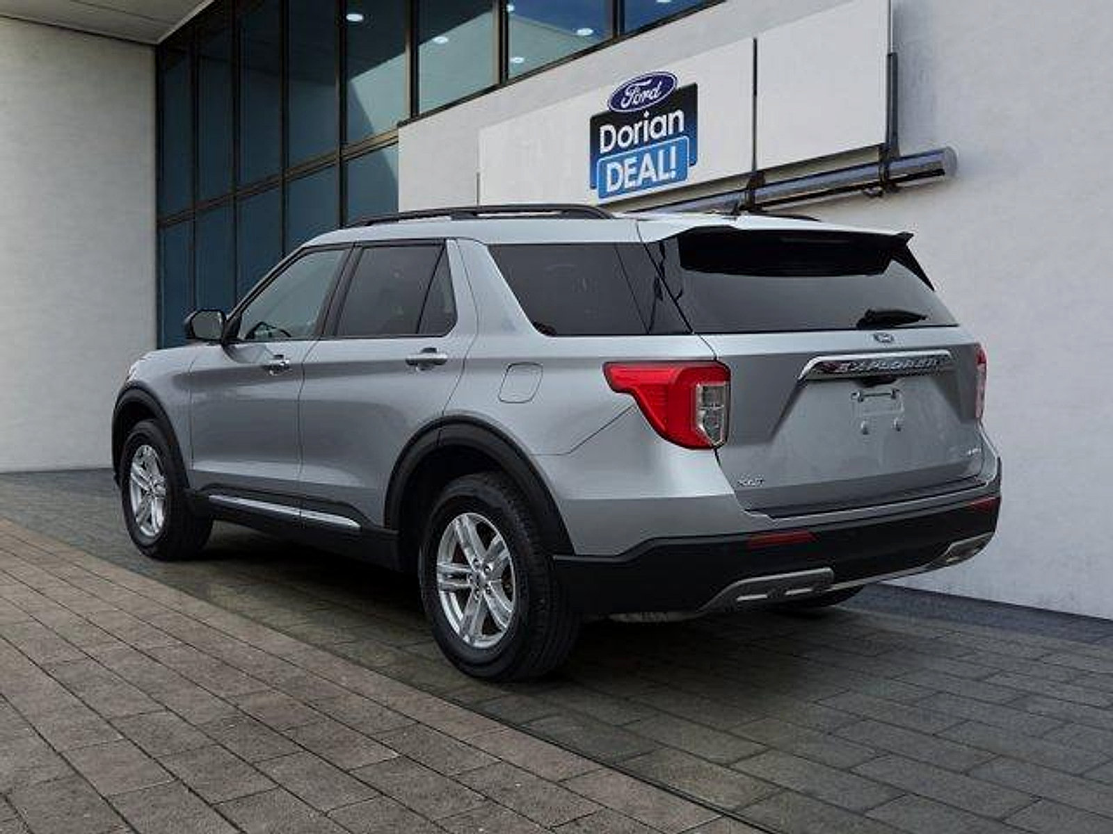 Certified 2023 Ford Explorer XLT w/ Equipment Group 202A AWD/4WD image 5